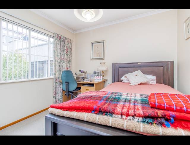 3 BEDROOM FREESTANDING FOR SALE IN KELLAND